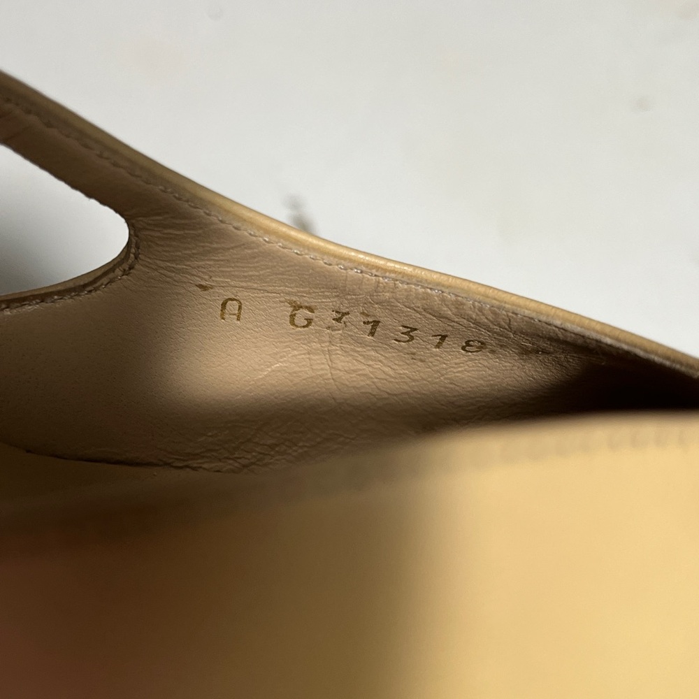 CHANEL Two-Tone Beige and Black Heels - Picture 10 of 10